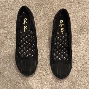 Women’s round toe high heal shoe